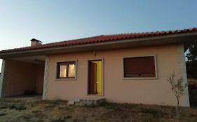 Casa Da Fonte Em Prada, Vinhais